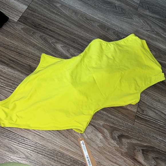 🌷🎉host pick SKIMS ZIP FRONT ONE PIECE SWIM IN CITRUS YELLOW - Picture 7 of 7